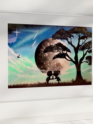 Bambocci Dolci- Coppia di bambini che si scambia un bacio davanti alla Luna, pianeti, albero- Wolf Art