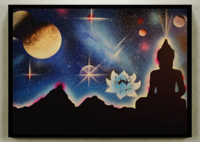 Il Budda E Il Fiore Di Loto- Budda in ombra con fiore di Loto, pianeti e stelle, immagine onirica- Wolf Art