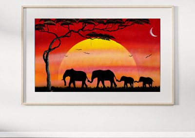 Famiglia di elefanti- Due elefanti adulti con coppia di cuccioli che passeggiano al tramonto con albero sole e luna- Wolf Art