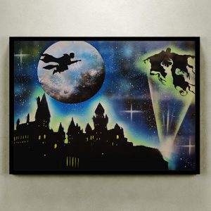 Harry Potter- Immagine notturna del maghetto che vola sulla scopa con sfondo del castello- Wolf Art