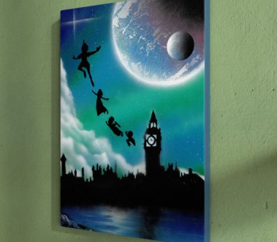 Peter Pan- Immagine notturna dei personaggi che volano di notte di fronte al campanile- Spray Paint Art- Wolf Art